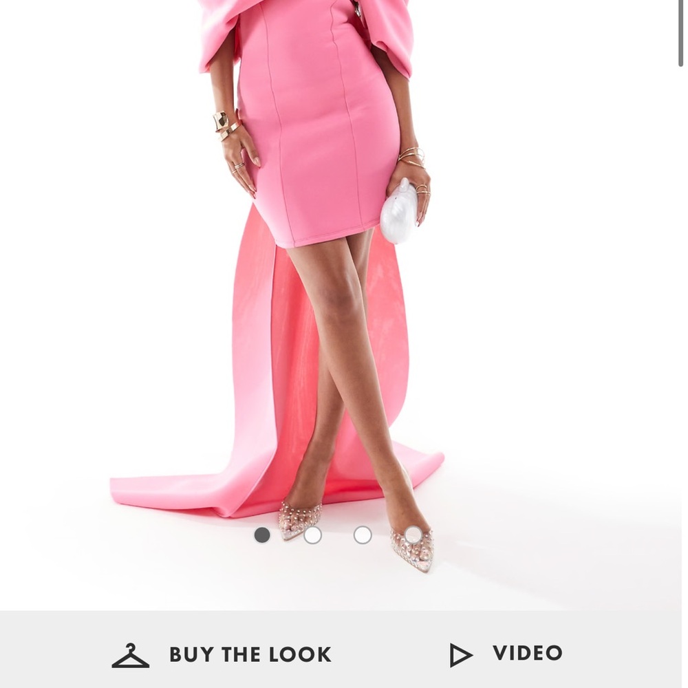 Elegant Pink Dress with Train